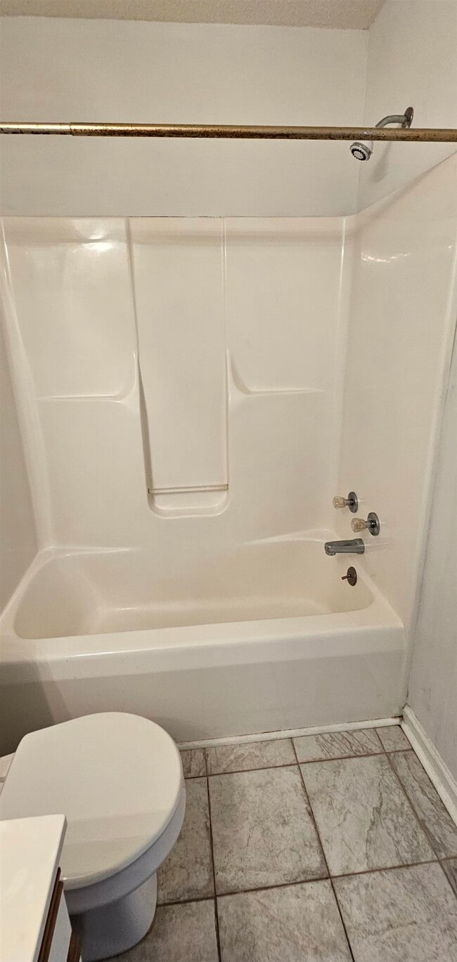 Building Photo - 2273 Huntingdon Dr