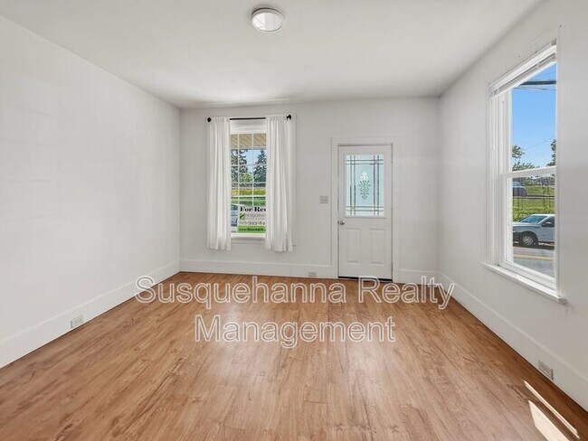 Building Photo - 171 E Derry Rd