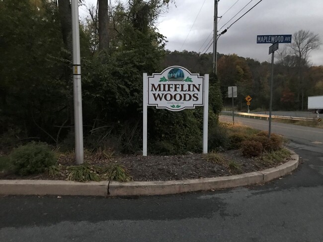 Building Photo - Cozy 2 Bedroom Condo