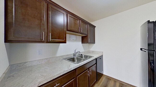 Building Photo - RENT SPECIAL - Renovated Upper 2 Bedroom 2 Bathroom Apartment Available