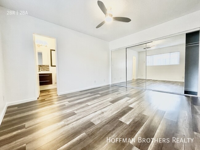 Building Photo - 1037 N Harper Ave