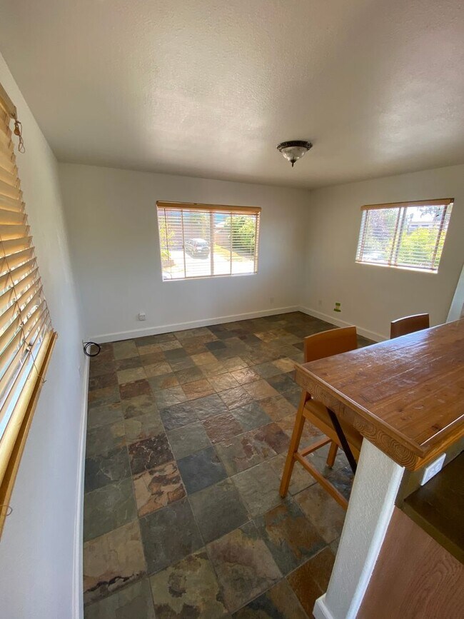 Building Photo - 338 Henrietta Ave