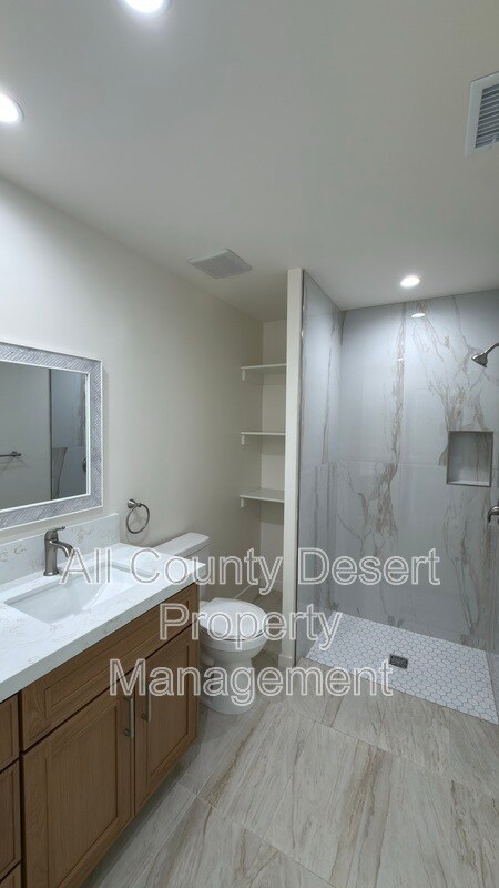 Building Photo - 517 S Mountain View Dr