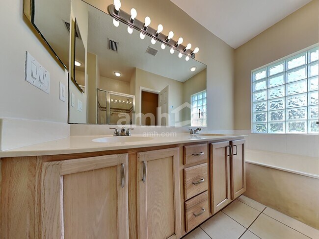 Building Photo - 6117 NW Gause Ave