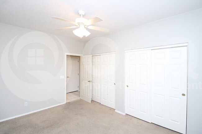 Building Photo - 490 W Ebony Way