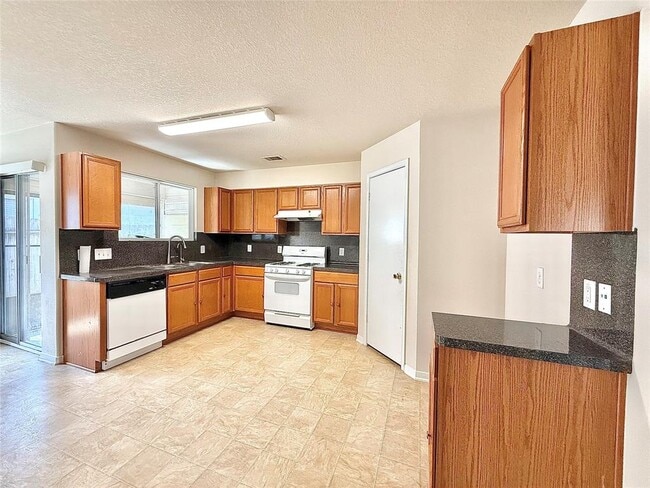 Building Photo - 2722 Kelly Brook TR