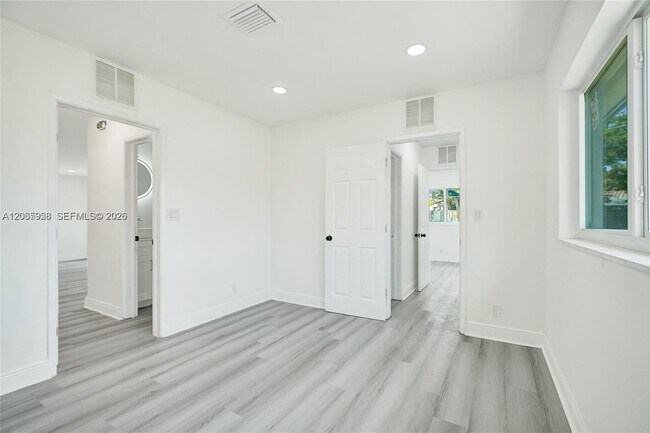 Building Photo - 2343 NW 28th St