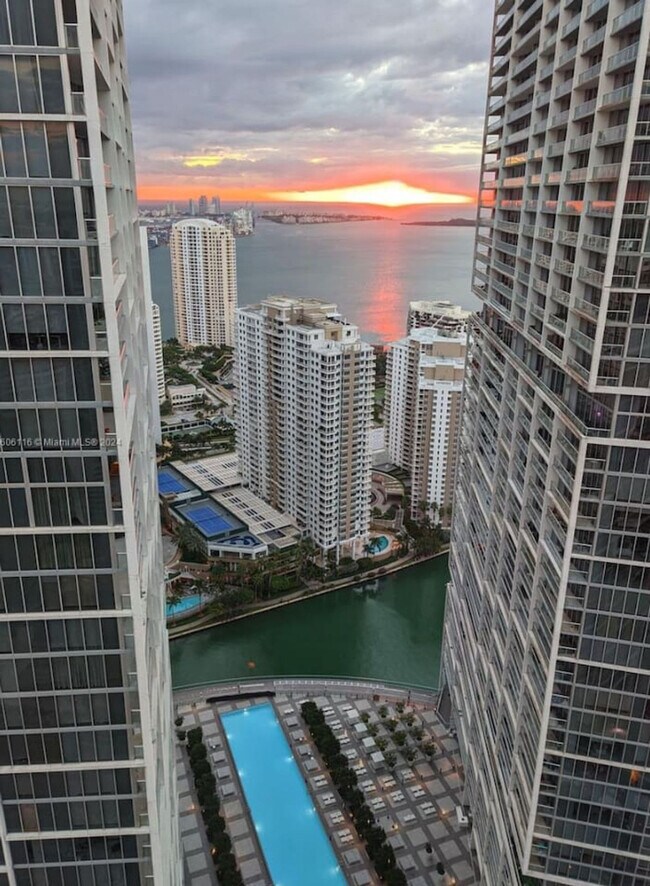 Building Photo - 485 Brickell Ave