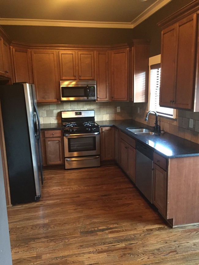 Custom Cabinetry and Granite - Essex Manor