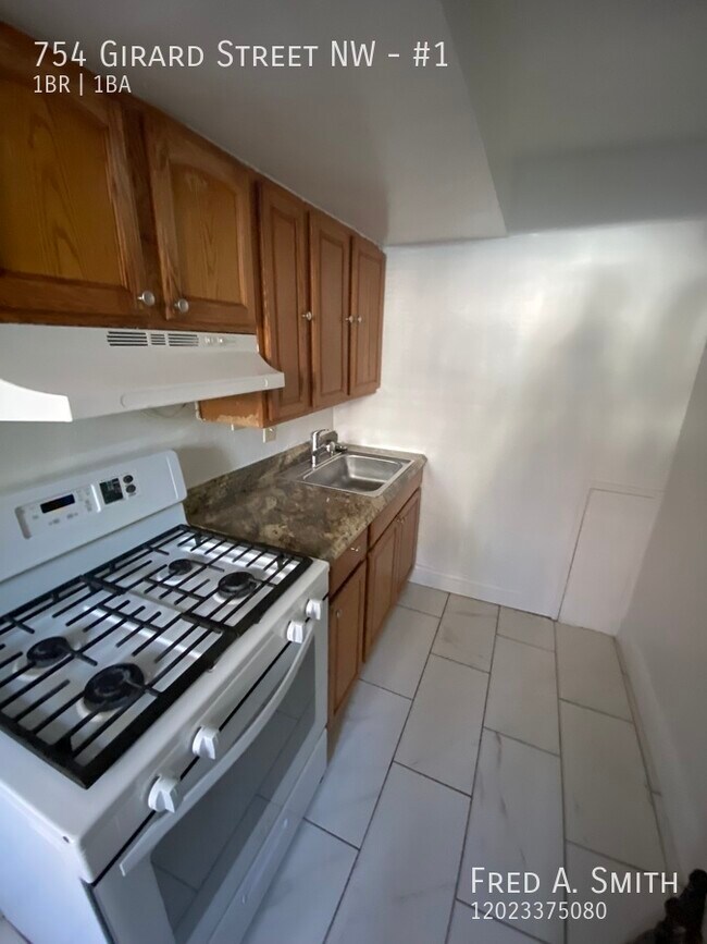 Building Photo - 754 Girard St NW