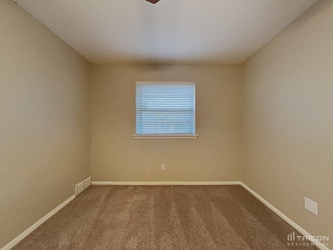 Building Photo - 3328 Woodthrush Ln