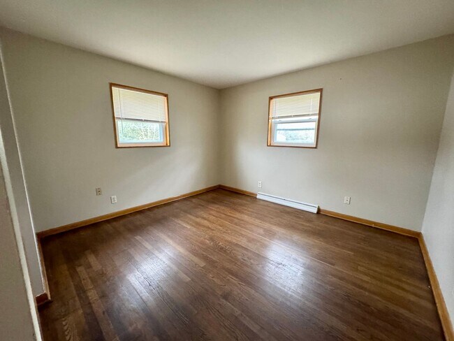 Building Photo - 3952 S 43rd St