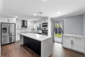 Building Photo - 5820 NW 56th Pl