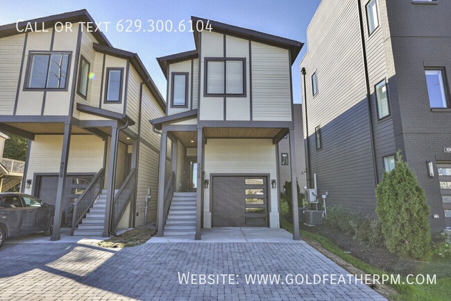 Building Photo - 402 E Trinity Ln