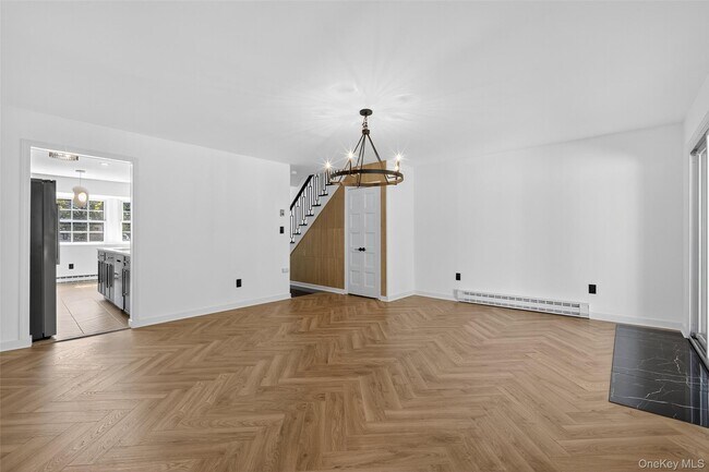 Building Photo - 8 Roundtree Ct