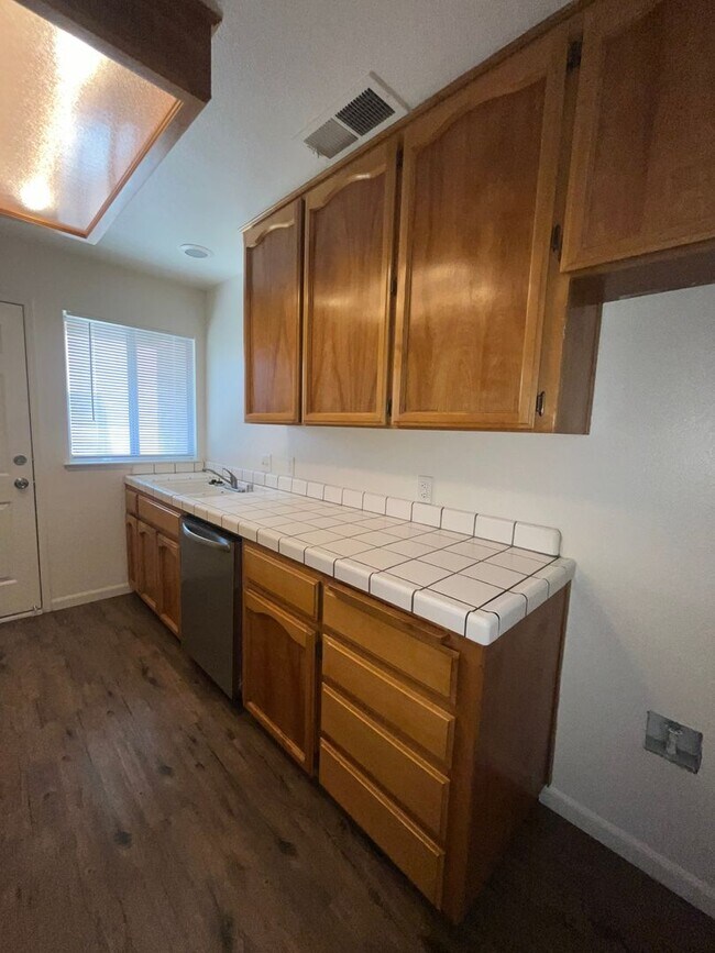 Building Photo - 1281
