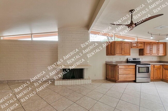 Building Photo - 7002 E Kirkland Dr