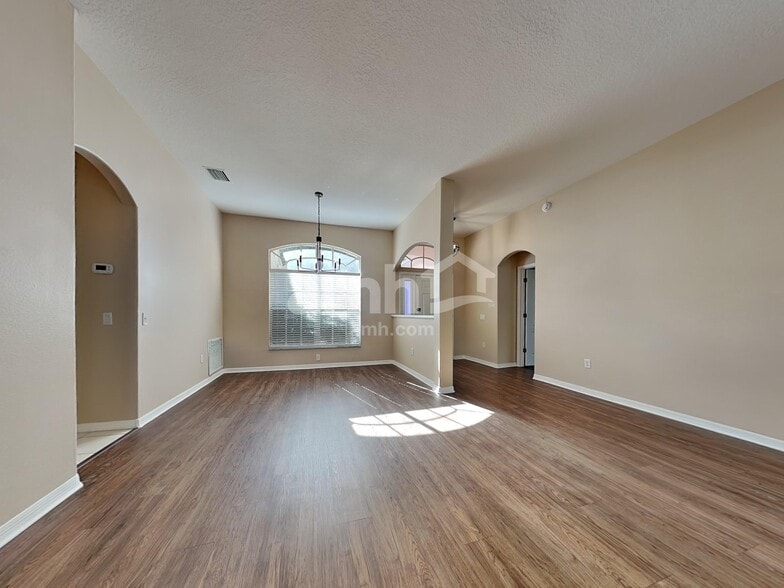 Building Photo - 4004 Water Park Ct