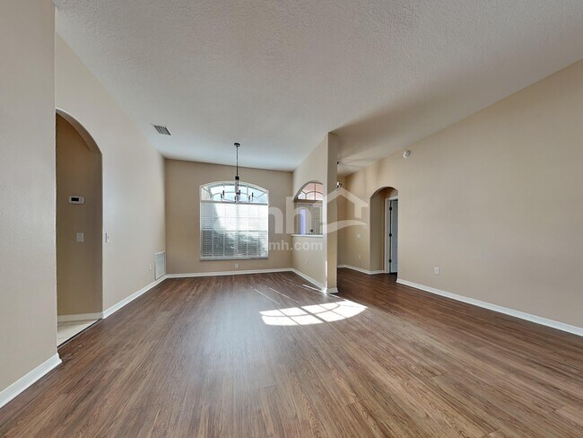 Building Photo - 4004 Water Park Ct