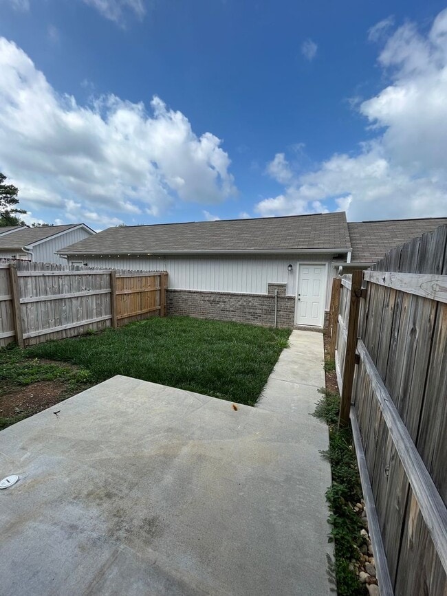 Building Photo - 2012 Hardwick Ln