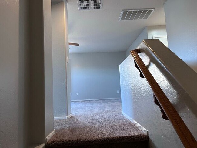 Building Photo - 5 bed 3 bath 3 car garage in San Tan Valley