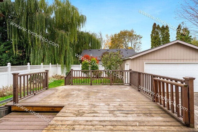 Building Photo - Beautiful North Portland Home —3- Bedrooms, Garage, Fenced Yard & Bonus Space