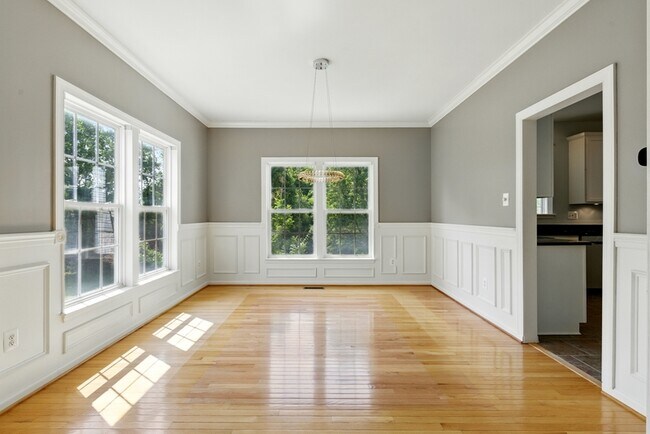 Building Photo - 2513 Holly Springs Ct