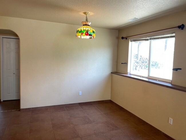 Building Photo - Spacious & Unique 3BD/2BA Townhome w/ Gara...