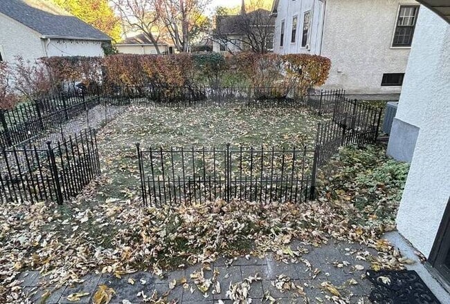 Building Photo - 2 Bed/1 Bath Upper Duplex in Minneapolis