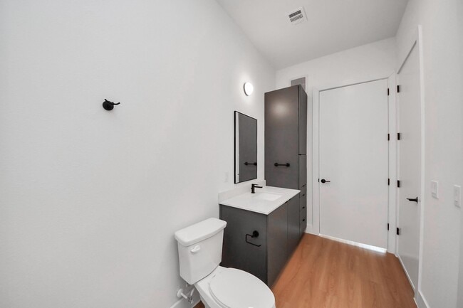 Building Photo - 2810 Riverby Rd