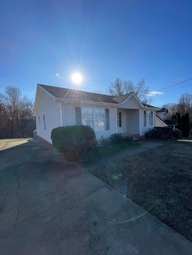 Building Photo - 320 Donna Dr