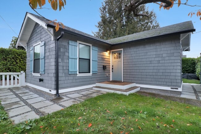 Primary Photo - 721 N Stevens St