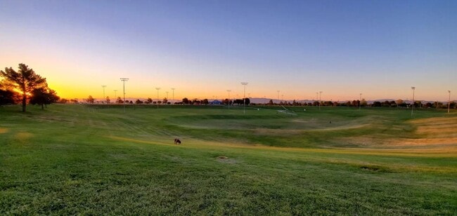 Building Photo - 8217 Beekman St