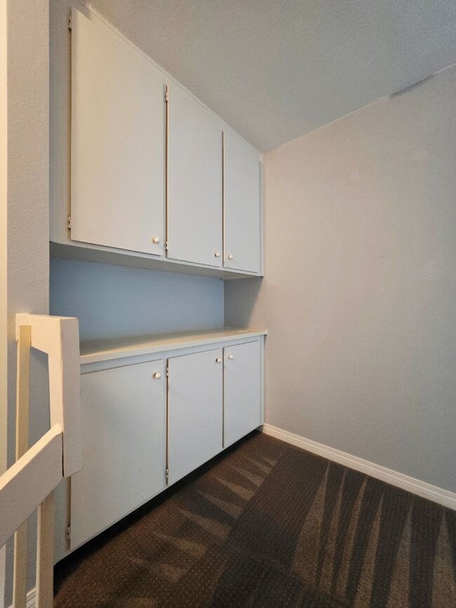 Building Photo - Updated 3 bed 2.5 bath home in Playmor – The Heart of UTC!