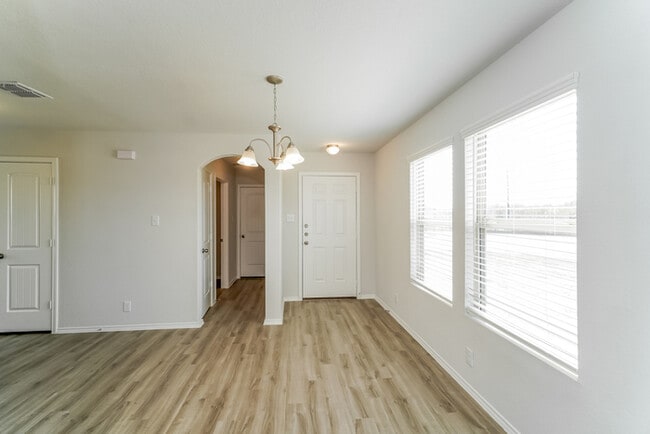 Building Photo - 5014 Jade Crossing