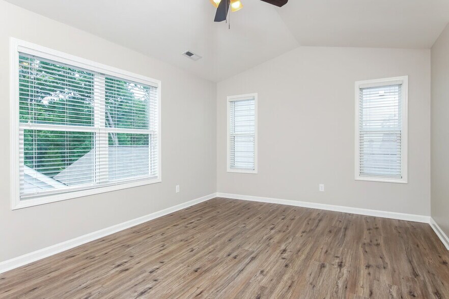 Building Photo - 1728 Main Divide Dr
