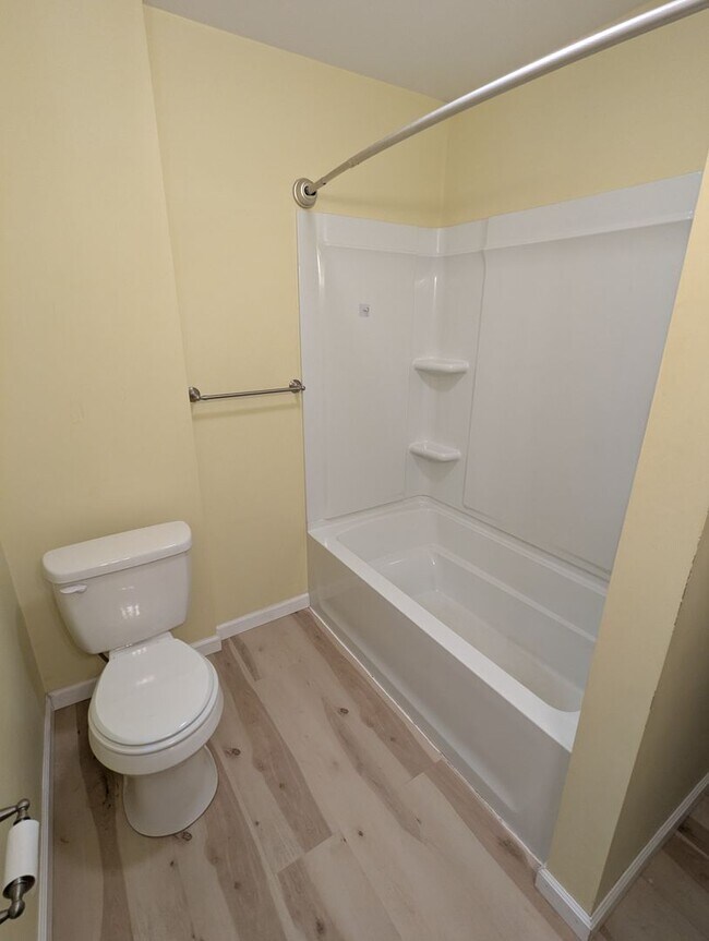 Building Photo - 3 Bedroom 1 Bathroom Single Family Home (G...