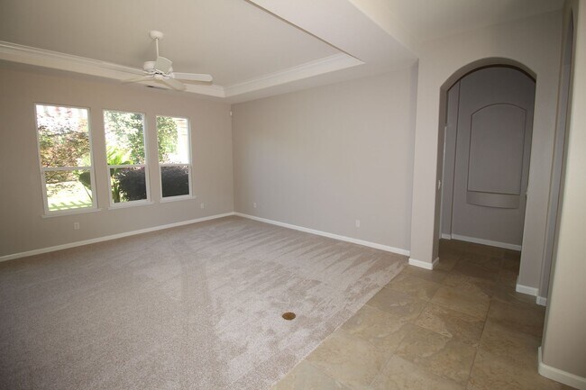 Building Photo - Beautiful Home in Buchanan District + Large Yard
