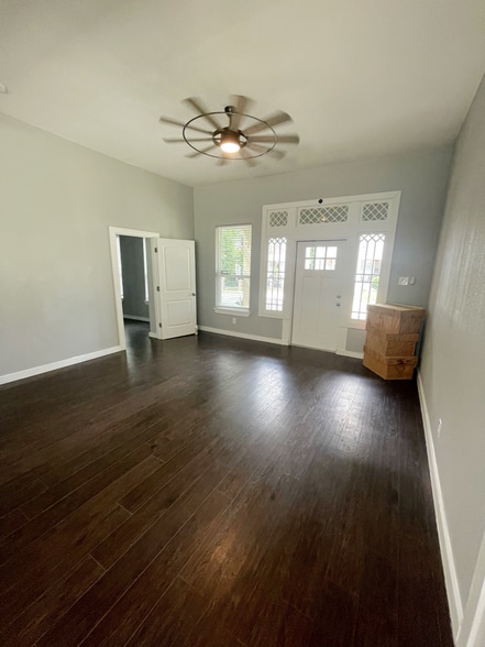 Building Photo - 638 W Elmira St