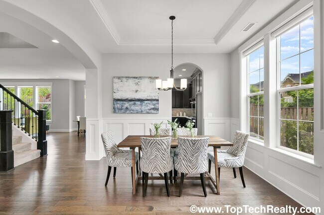 Building Photo - Beautiful *CORNER LOT* 5 BD* 3.5 BA* Singl...