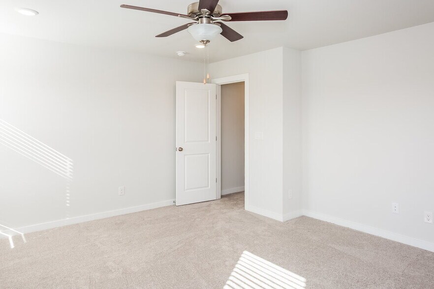 Building Photo - 605 Mountain Vw Dr