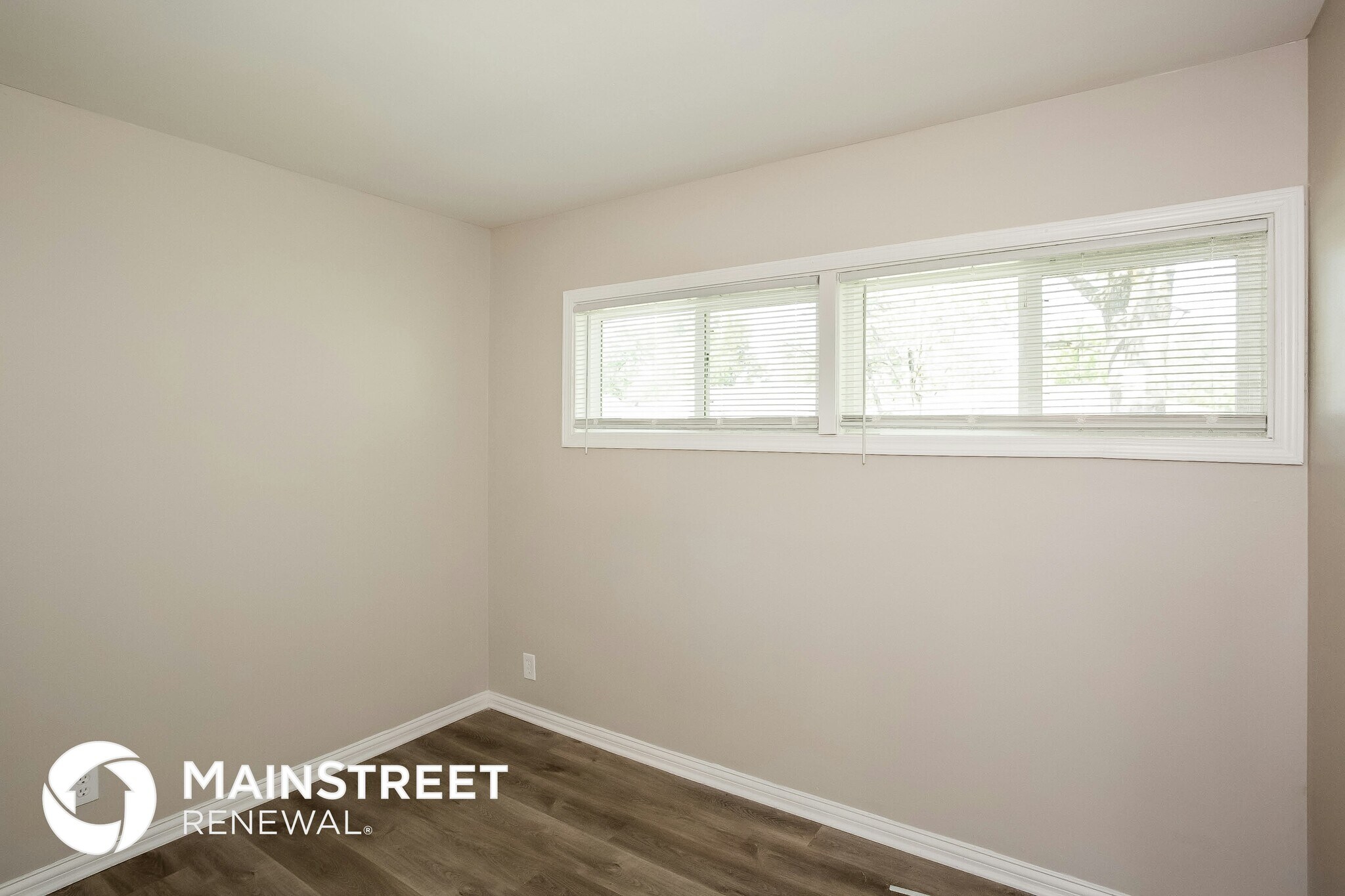 Building Photo - 4851 N Kenyon Dr