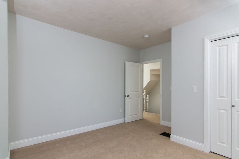 Building Photo - 10 Giles Ave