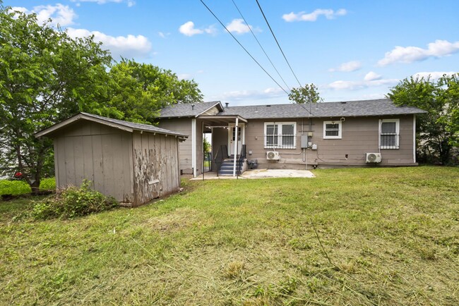 Building Photo - 418 Mc Dougal Ave
