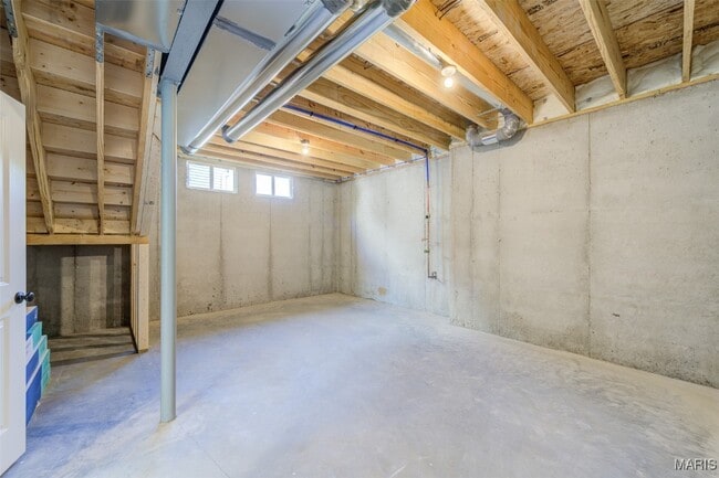 Building Photo - 2025 Maryland Oaks Cir