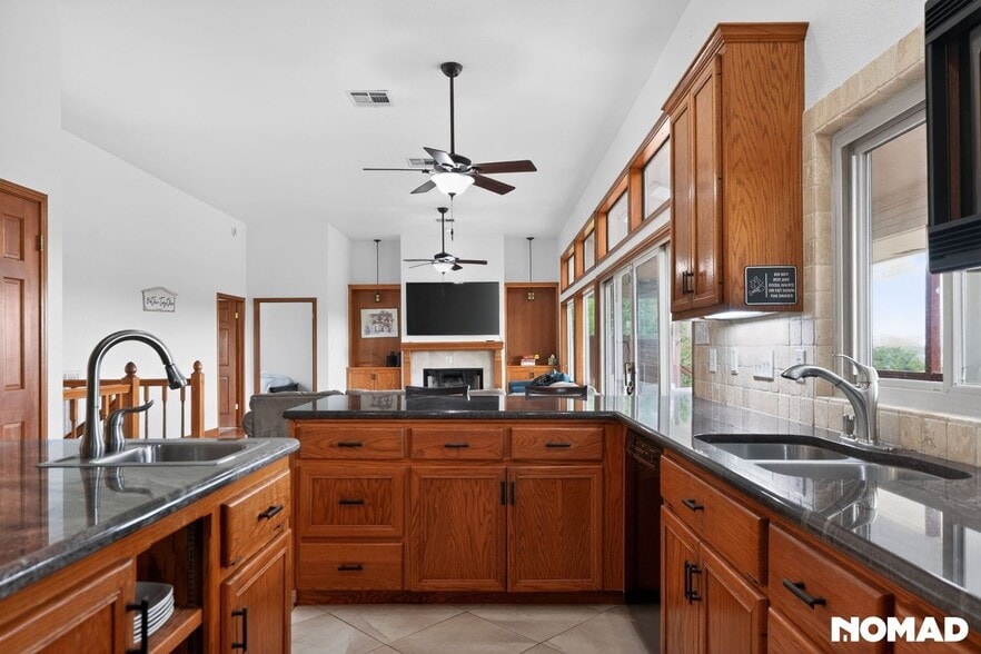 Building Photo - 13217 N Ridge Cir