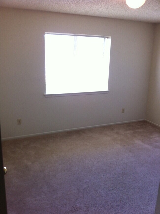 Building Photo - LOVELY 4 BEDROOM HOME IN APPLE VALLEY