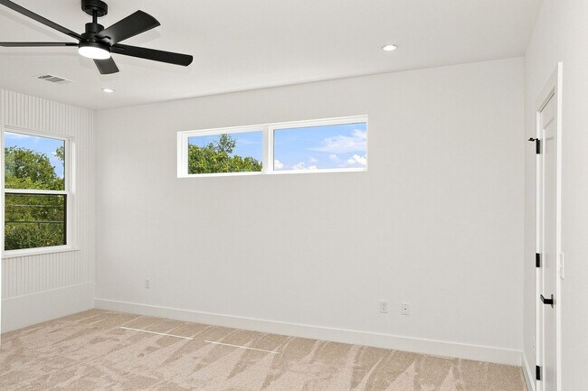 Building Photo - 1500 Sylvan Glade