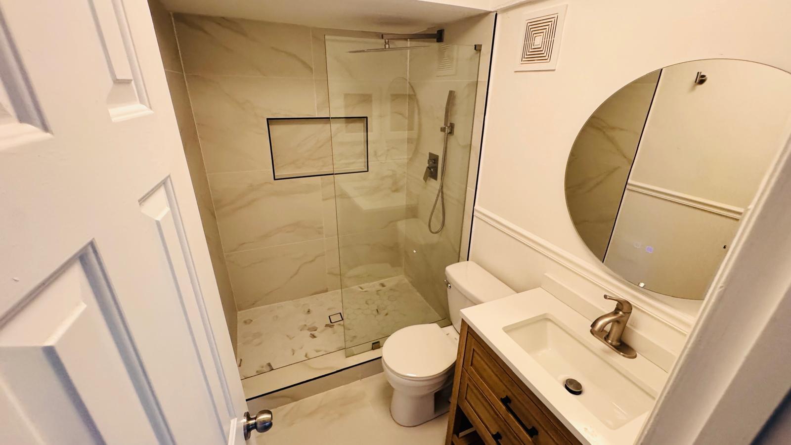 Building Photo - 600 Waverly Ln