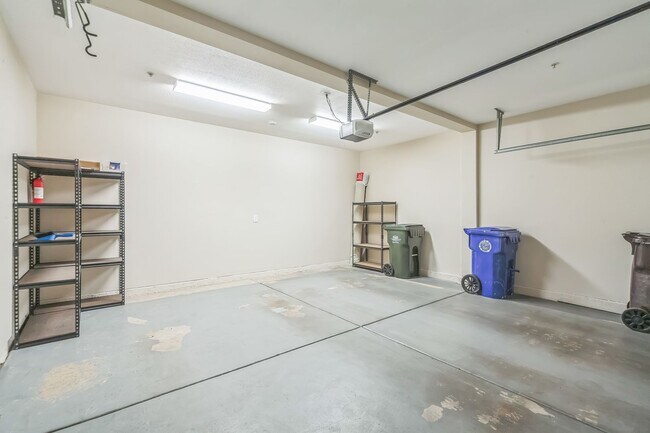 Building Photo - 2 Bed / 2 Bath Townhome at Biltmore, Palm ...